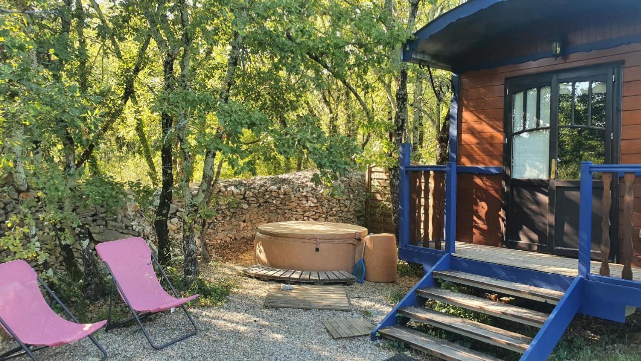 Roulottes Et Cabanes De Saint Cerice Вогюэ Экстерьер фото